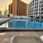 Playa De Americas Apto Cerca De La Playa, Con Piscina Y Parking