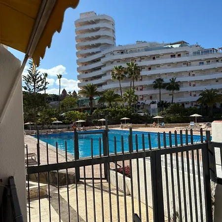 Con Piscinas Y Parking アパート