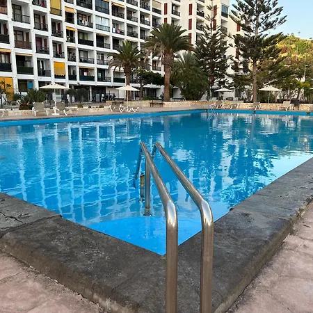 Con Piscina Y Parking En Playa De Americas Διαμέρισμα *