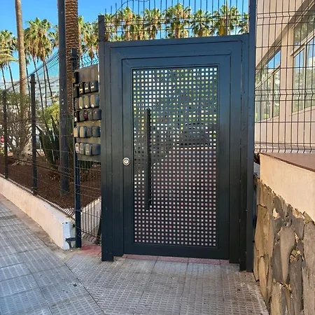 Con Piscinas Y Parking * アデヘ