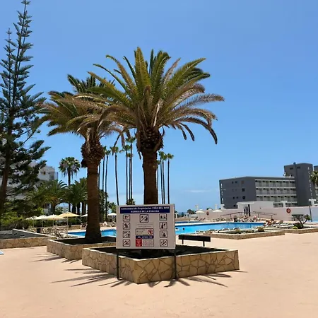 Con Piscinas Y Parking Apartman *