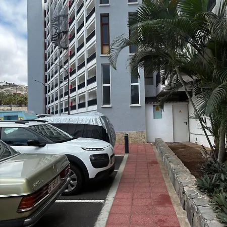 Con Piscinas Y Parking Apartman