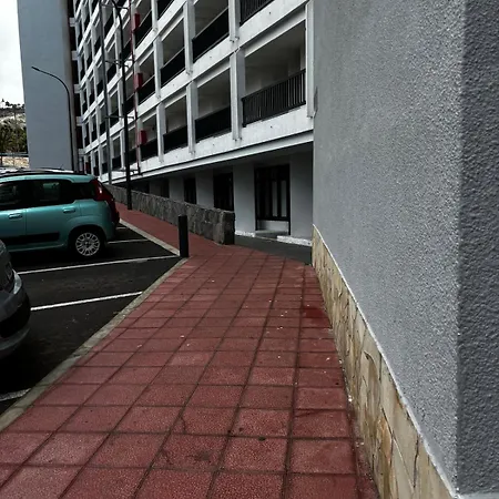 Con Piscinas Y Parking Apartman