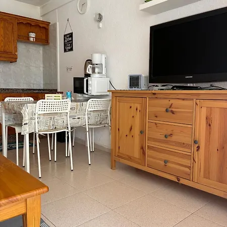 Con Piscinas Y Parking アデヘ