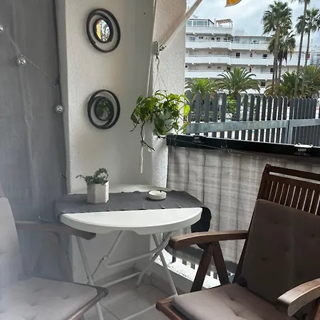 Con Piscinas Y Parking アパート アデヘ