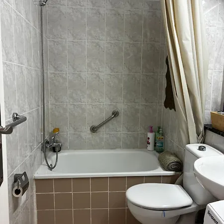 Con Piscinas Y Parking