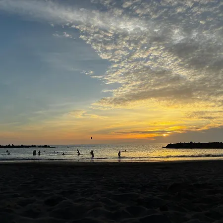 Con Piscina Y Parking En Playa De Américas